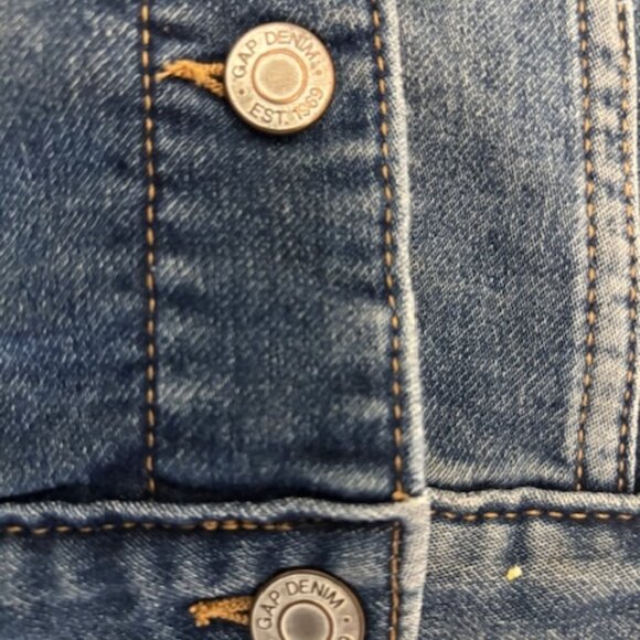 Gap Jean Jacket - Kids: 6 - 7 years, Small - Picture 6 of 9